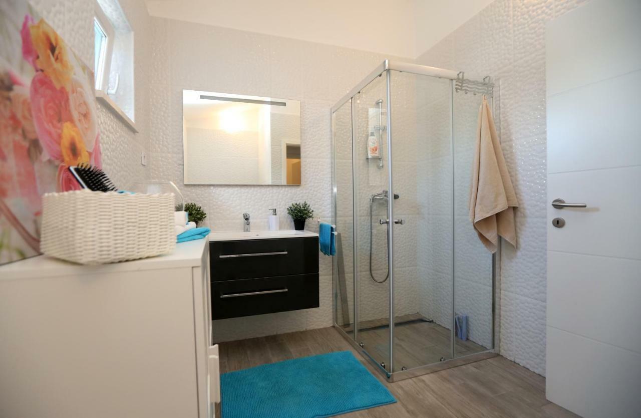 Apartmán Kuce Za Odmor Brkic Lozovac Exteriér fotografie