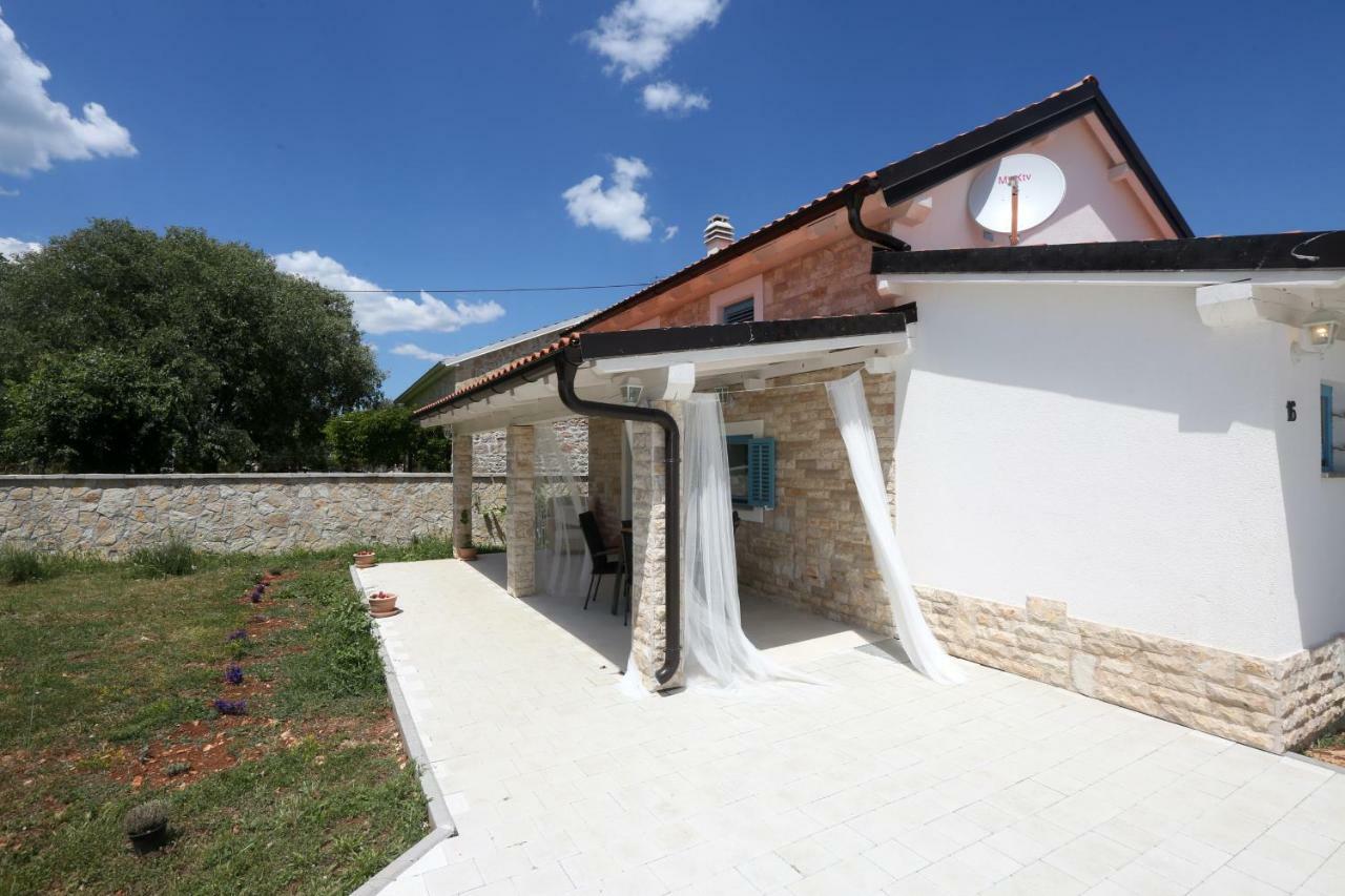Apartmán Kuce Za Odmor Brkic Lozovac Exteriér fotografie