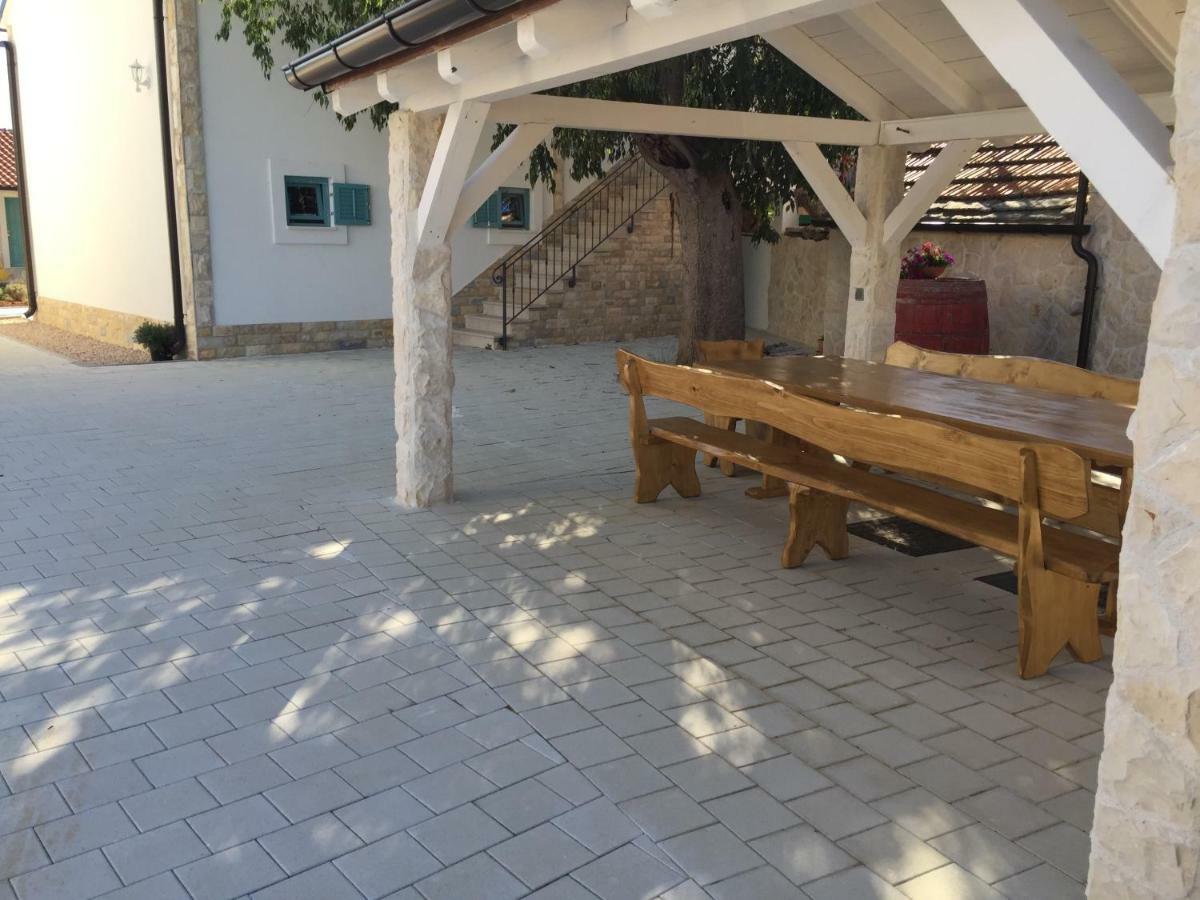 Apartmán Kuce Za Odmor Brkic Lozovac Exteriér fotografie