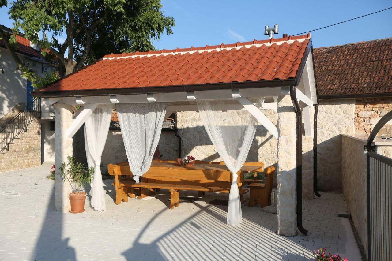 Apartmán Kuce Za Odmor Brkic Lozovac Exteriér fotografie