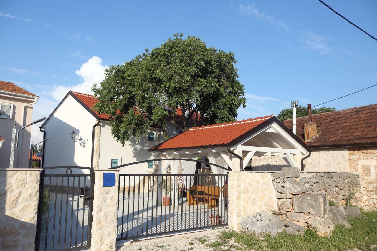 Apartmán Kuce Za Odmor Brkic Lozovac Exteriér fotografie